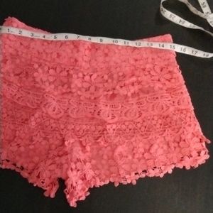 Tobi lace shorts color coral peach In good condition